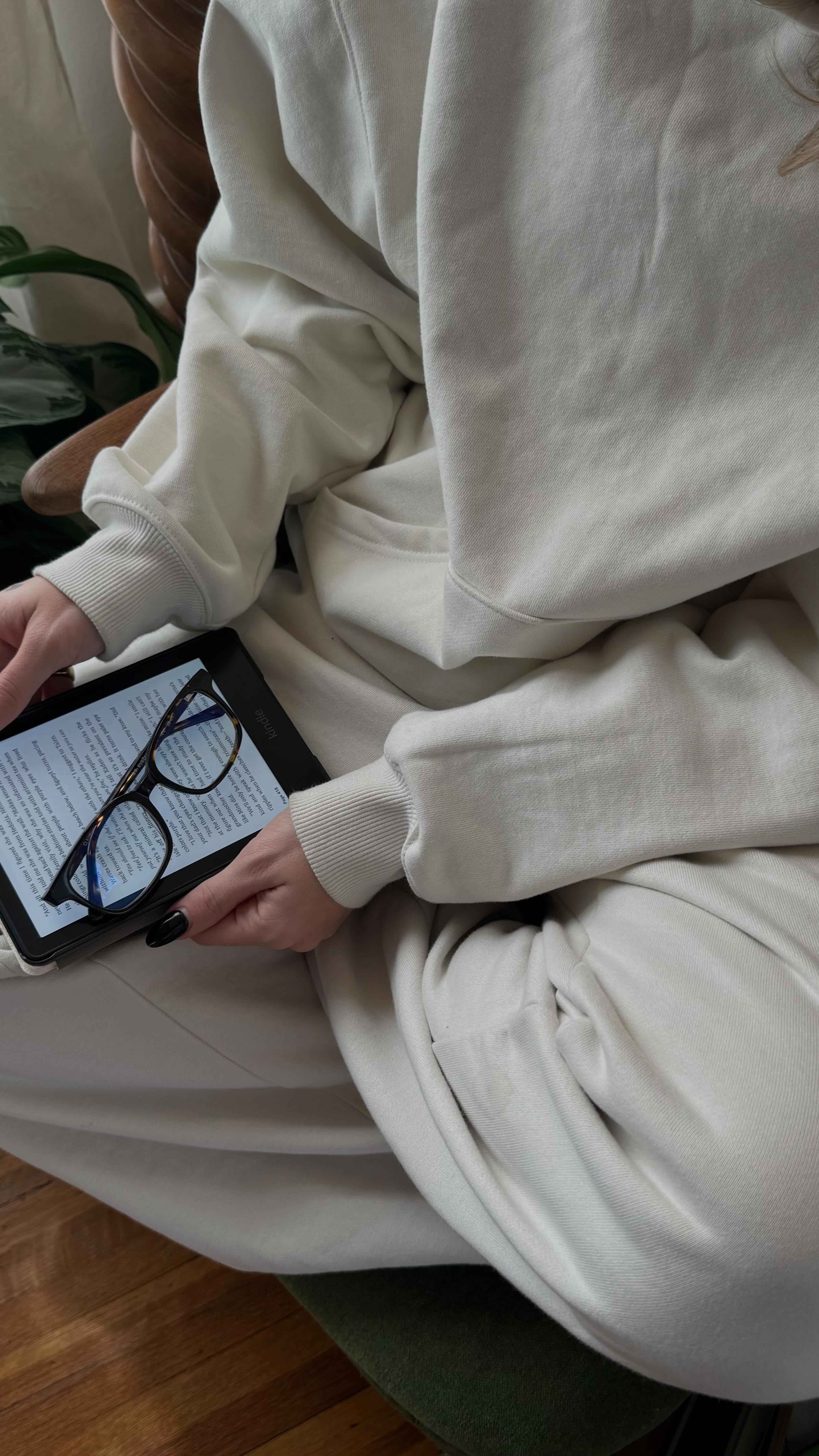 Instagram post by @kkeeaattoonn for EyeBuyDirect. Caption reads: nothing makes me happier than reading &....