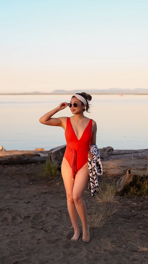 Instagram post by @nicolehuii for Beach2Ocean. Caption reads: [...] 🧡?

Styling my new pieces from....