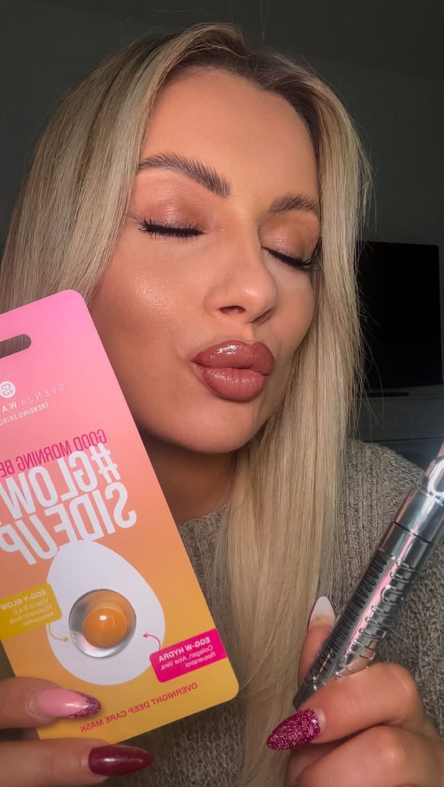 Instagram post by @m.ellybelly for Svenja Walberg. Caption reads: Abends die #glowysideup Maske aufgetragen, morgens....