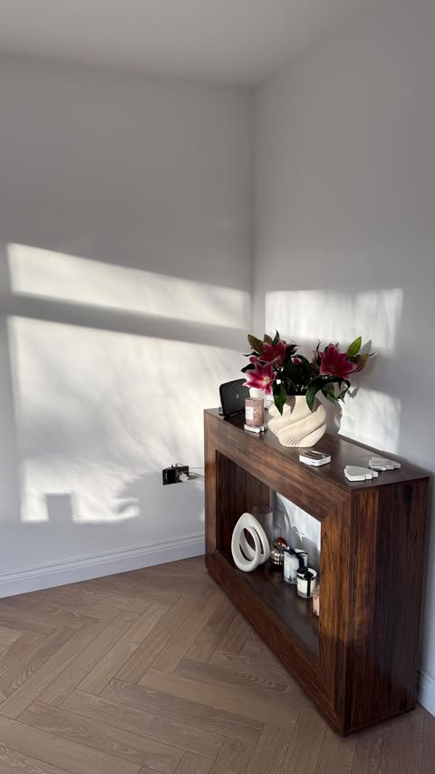 Instagram post by @mariajoynson for Wayfair. Caption reads: [...] the few decorative bits I have from....