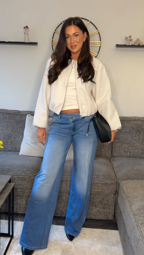 Instagram post by @_cheralyn for Halara. Caption reads: Super soft, stretchy and comfy jeans that feel....