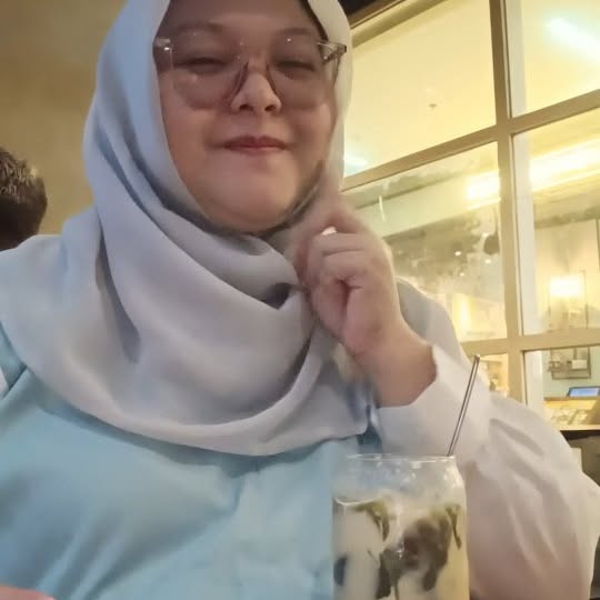 Instagram post by @nurulsiregar for kumparan. Caption reads: [...] #PepsodentSensitiveExpert....