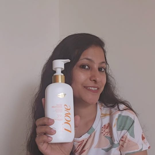 Instagram post by @mishka_manral for Dove India. Caption reads: Turning everyday showers into skincare rituals....
