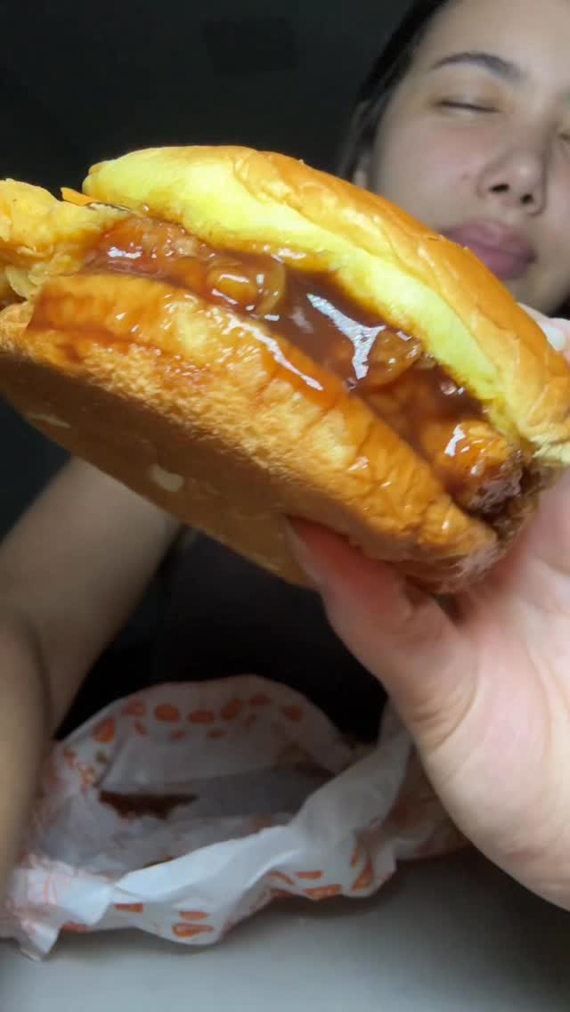 Instagram post by @carmelitaevilim for Popeyes Brasil. Caption reads: 🔥 Vem aí a Black Friday Popeyes! 🔥 De 10 a 30 de....
