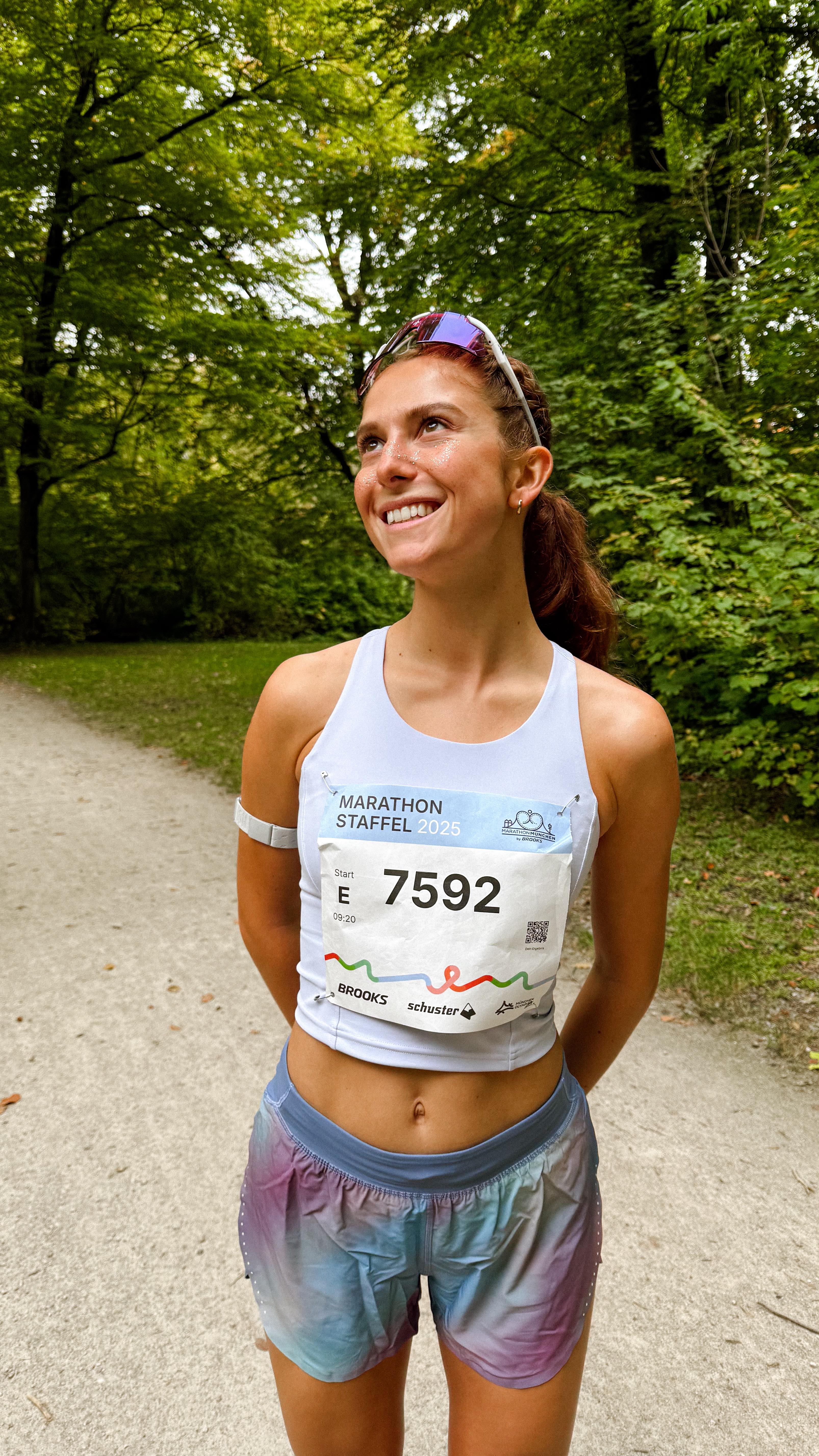 Instagram post by @running.ronja for Zalando. Caption reads: Ad|Mit den Girls, dem besten Vibe & den passenden....