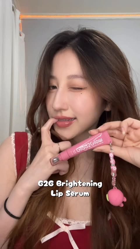 Instagram post by @cesiann for Glad2Glow. Caption reads: my go-to for plumpy lips 💋.