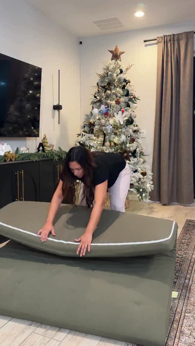 Instagram post by @jaclyn_christina for ZONLIHOME. Caption reads: We are loving our Zonli mattress 🥰

Use my code....