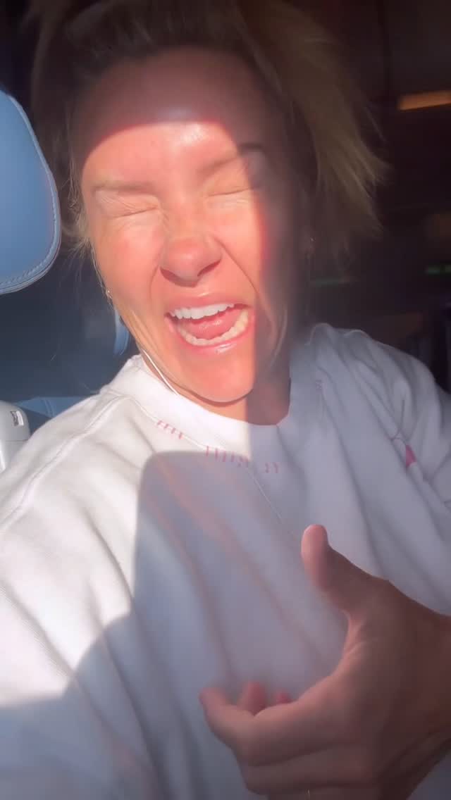 Instagram post by @lacycounts for TrovaTrip. Caption reads: [...] 1 - comment: FIT for 🔗 to clothes.....