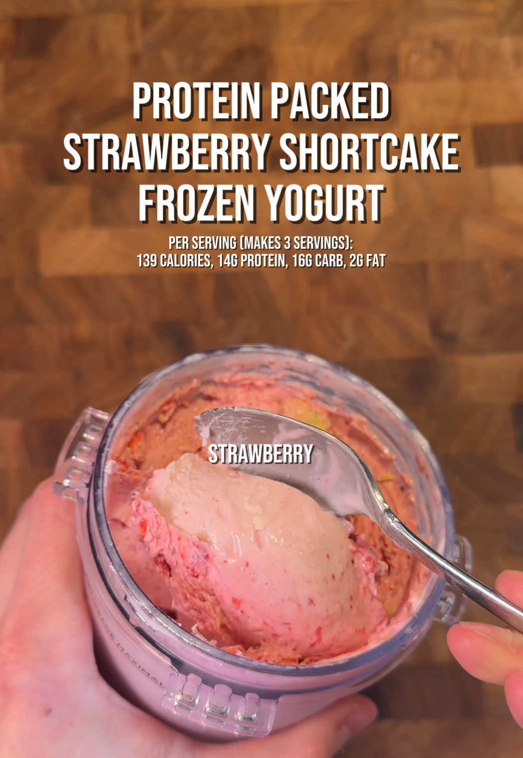 TikTok post by @fitnessproductfinder for Oikos Venezuela. Caption reads: #OIKOSPartner ⬇️FULL RECIPE⬇️ 139 calories 14g....