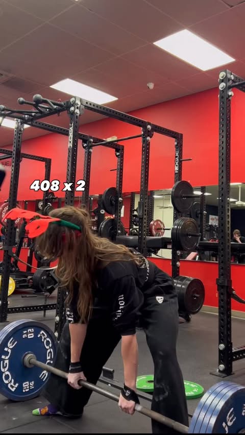 Instagram post by @monicaagranda for Gymreapers. Caption reads: [...] with 400+
Christmas special deads....