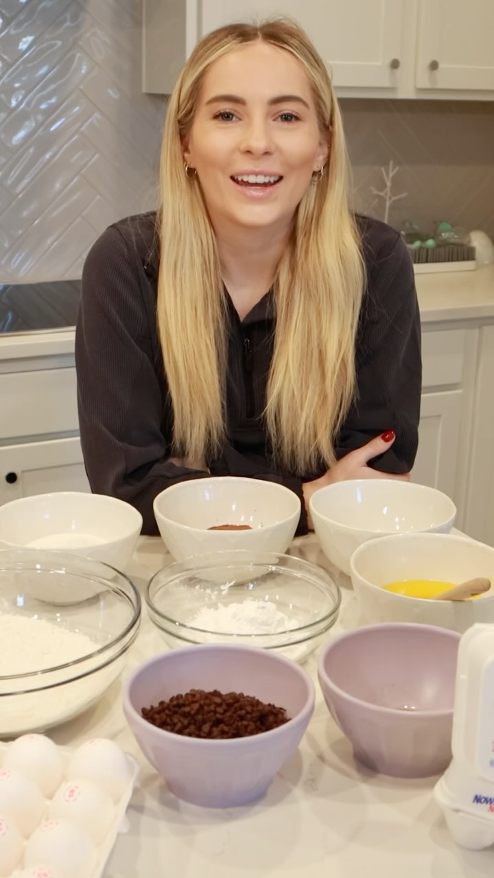 Instagram post by @mykaylaskinner2016 for Eggland's Best. Caption reads: This holiday season I’m focusing on family....