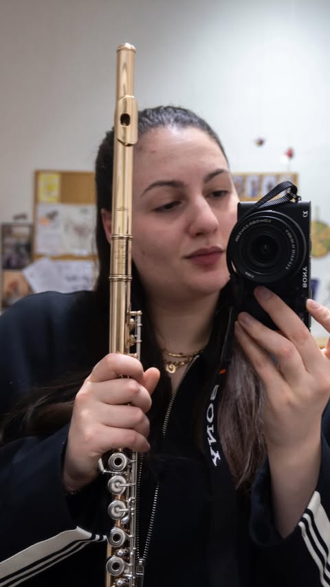 Instagram post by @cincibaglyas for KraftGeek. Caption reads: [...] MOST-used essentials right now👇

🎶....