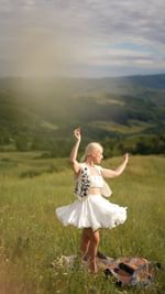 Instagram post by @sinzianasooper for Milka. Caption reads: Te visezi sub un palmier cu o nuca de cocos in....