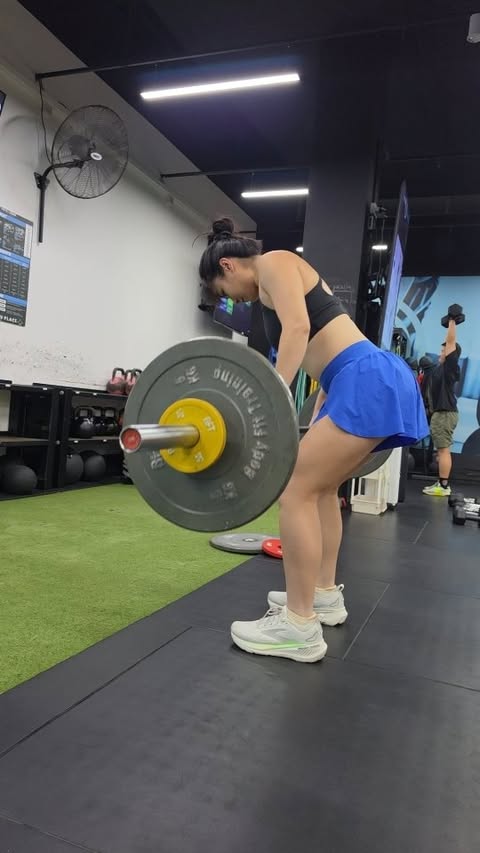 Instagram post by @irollwithsushiroll for EHPlabs. Caption reads: [...] so had to test @oxyshred @ehplabs_sg for....