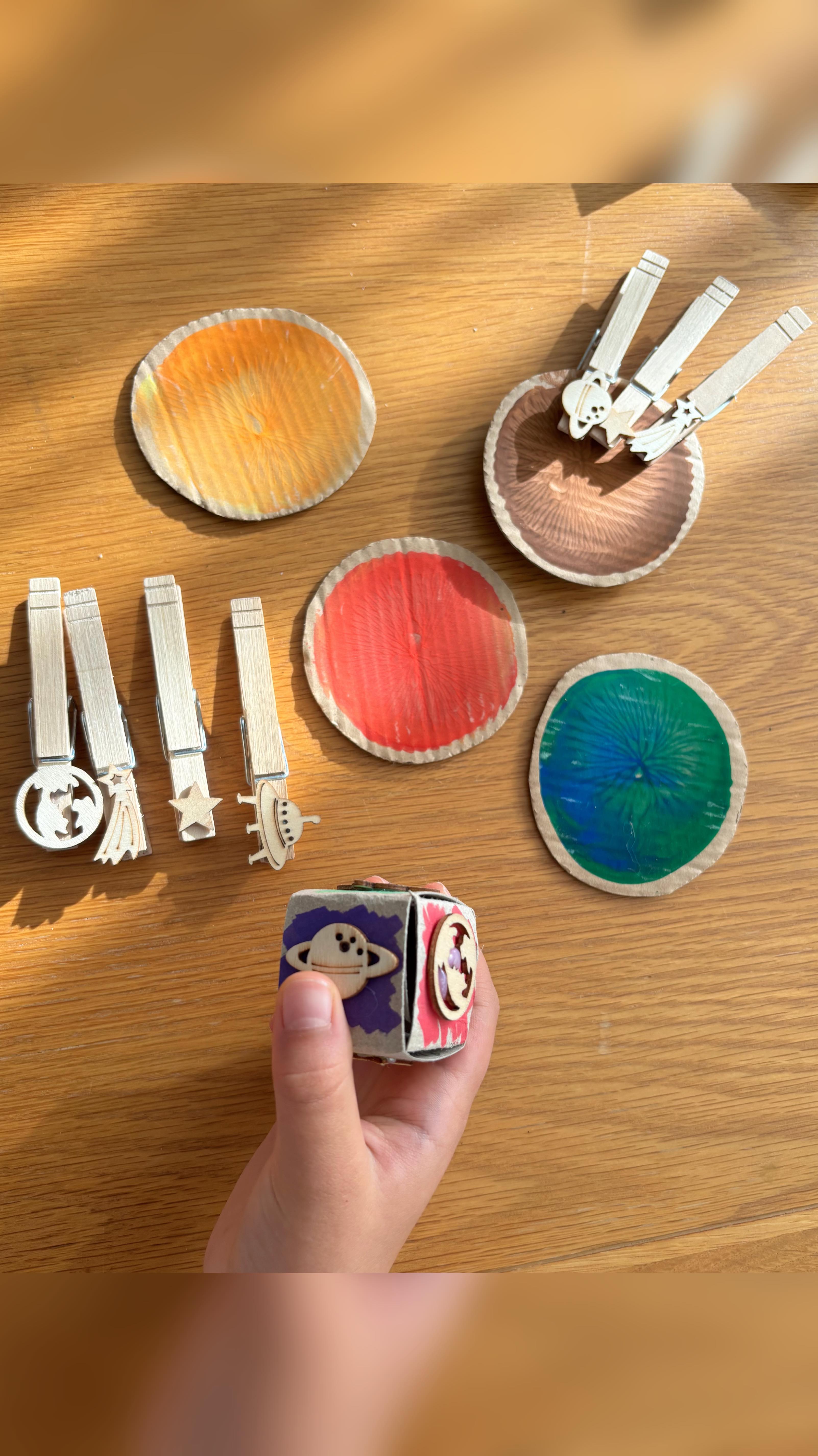 Instagram post by @creative_mama_che for Baker Ross. Caption reads: Space game for space week 🪐 ad

Space week begins....