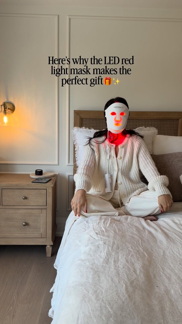 Instagram post by @withlovechelss for currentbody. Caption reads: [...] step into the new year glowing. The....