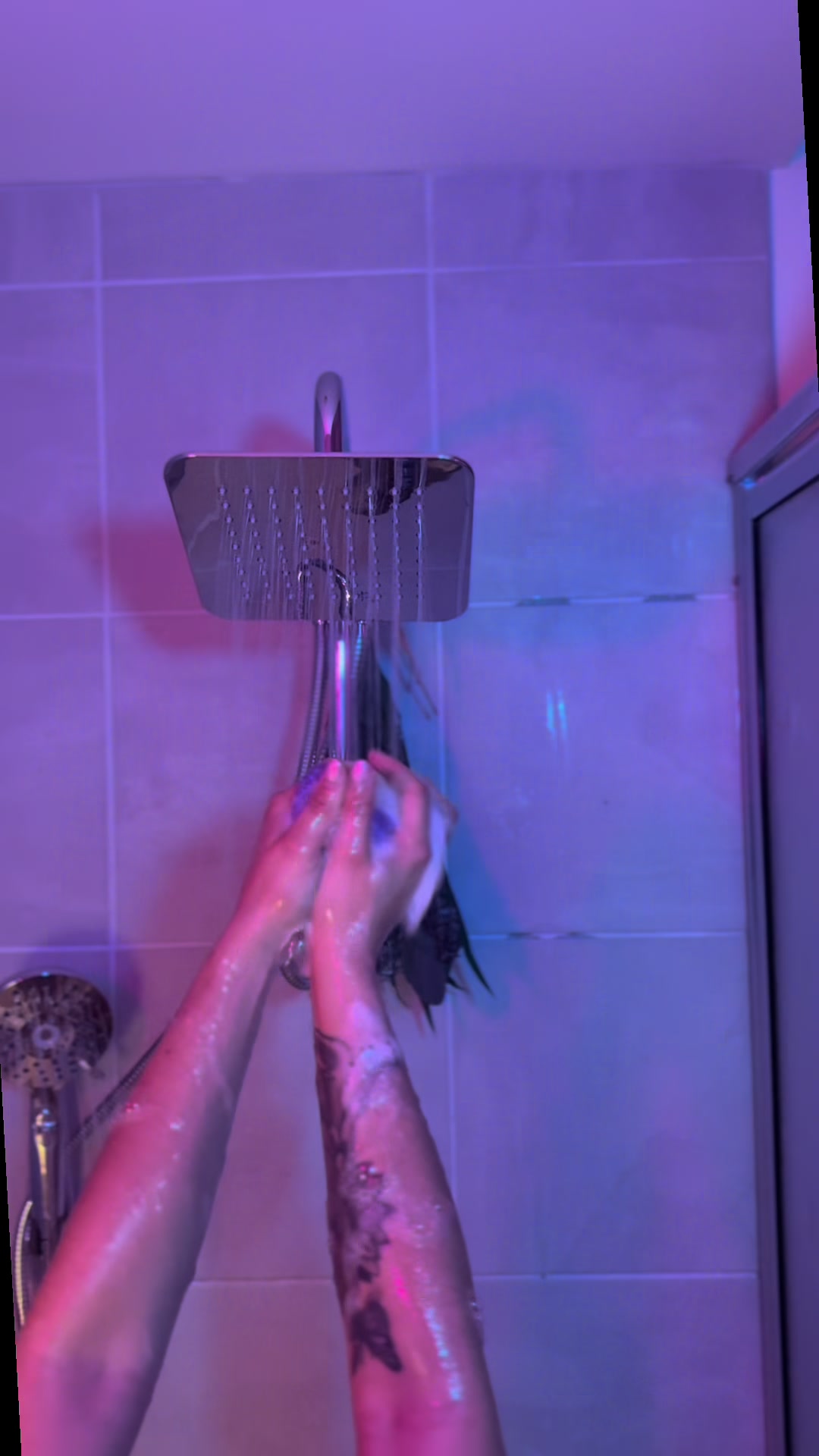TikTok post by @thelisaniquee for RYAMEN. Caption reads: 😍😍 @RYAMEN #shower #bathroom #home #fyp....
