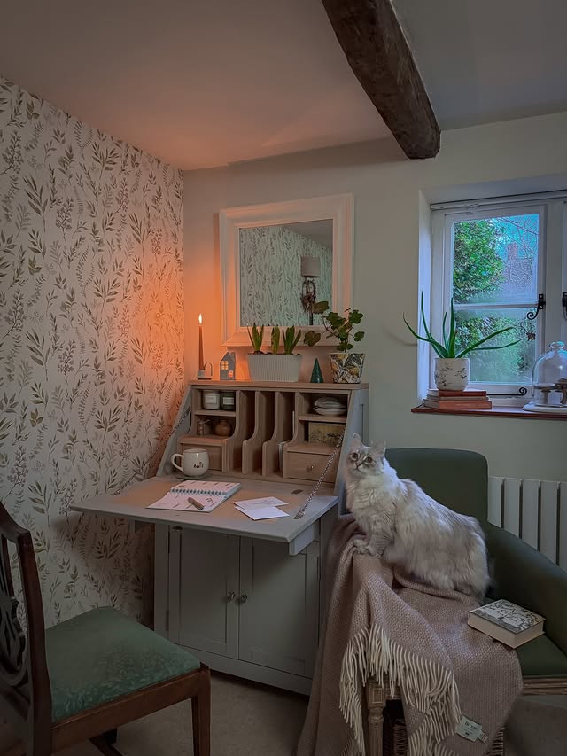 Instagram post by @hercountryliving for The Cotswold Company. Caption reads: ad A Cotswold Company Carousel ✨

An unused corner....