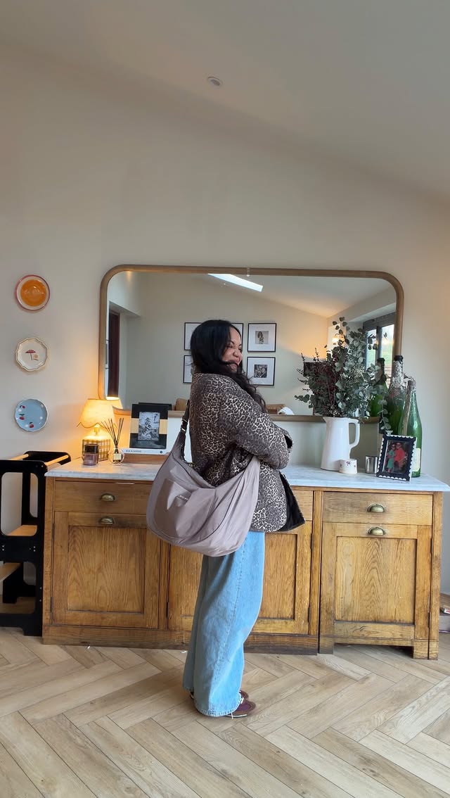 Instagram post by an influencer for VIVI MARI. Caption reads: [...] this is the bag for you. @vivimariofficial....
