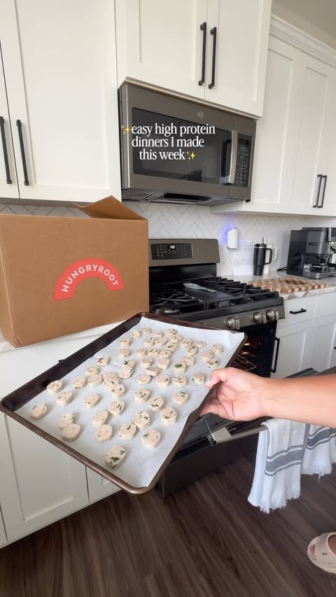 Instagram post by @liv.gives.tips for Hungryroot. Caption reads: [...] meals I made this week from my @hungryroot....