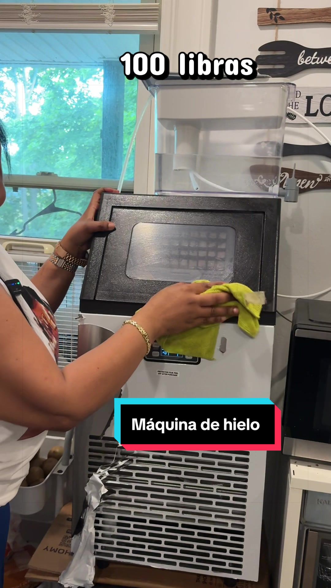 TikTok post by @yhopk84 for Cowsar Appliance. Caption reads: [...] #maquinadehielo #icemachine @Cowsar....