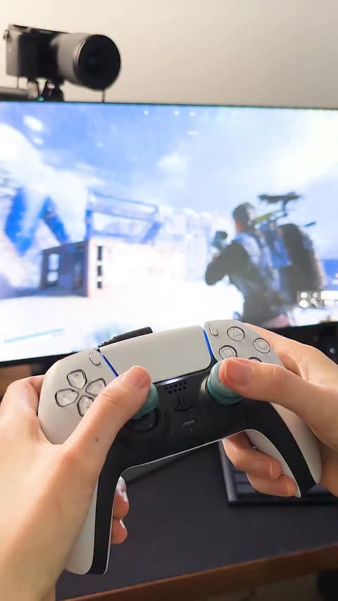 Instagram post by @fivebyfivex for KontrolFreek. Caption reads: Your controller needs @kontrolfreek. Frozen....