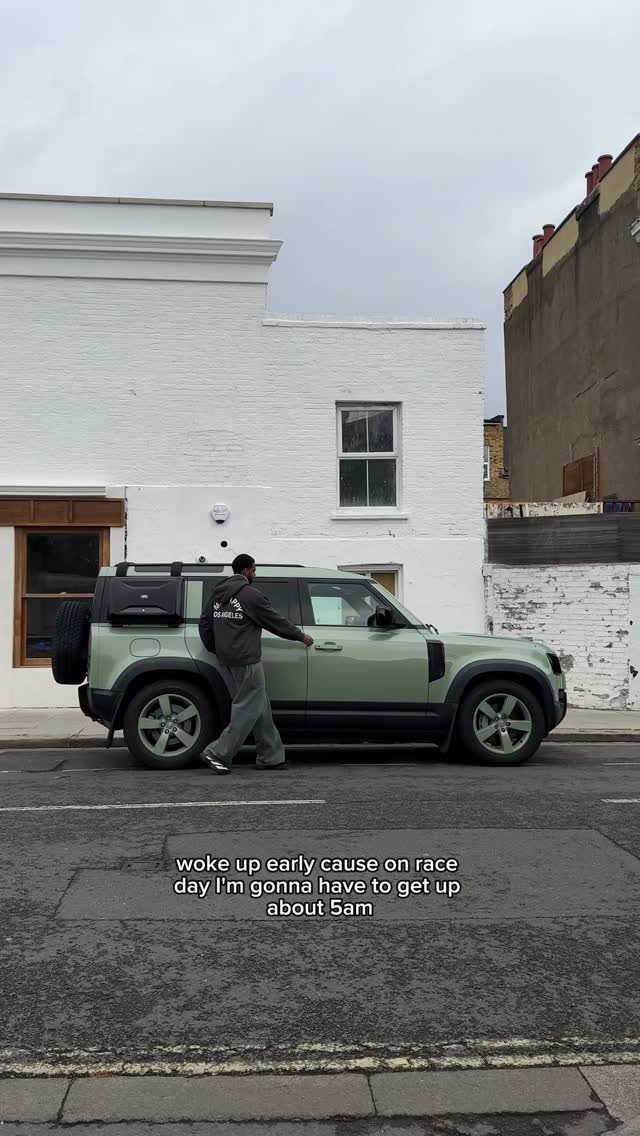 Instagram post by @joe.o for Estrid. Caption reads: [...] sunday
getting marathon ready with....