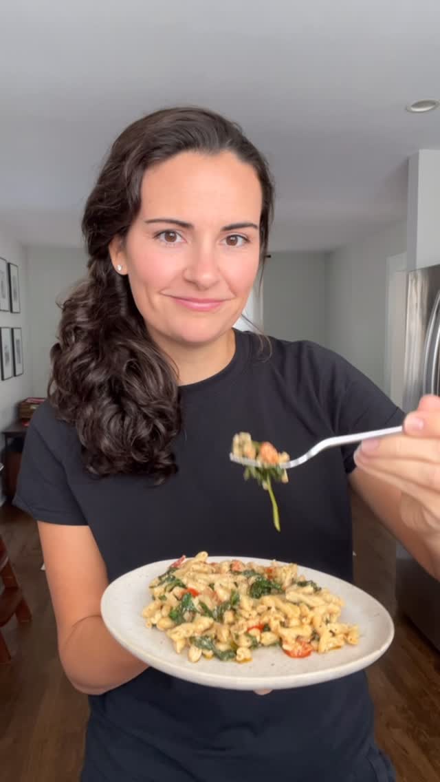 Instagram post by @veggininthecity for Banza. Caption reads: CREAMY PROTEIN PASTA made with @eatbanza Gemelli....