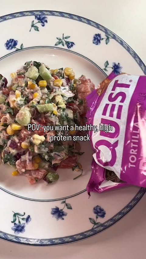 Instagram post by @_karennmunoz_ for Quest Nutrition. Caption reads: Healthy snack with @questnutrition protein chips....