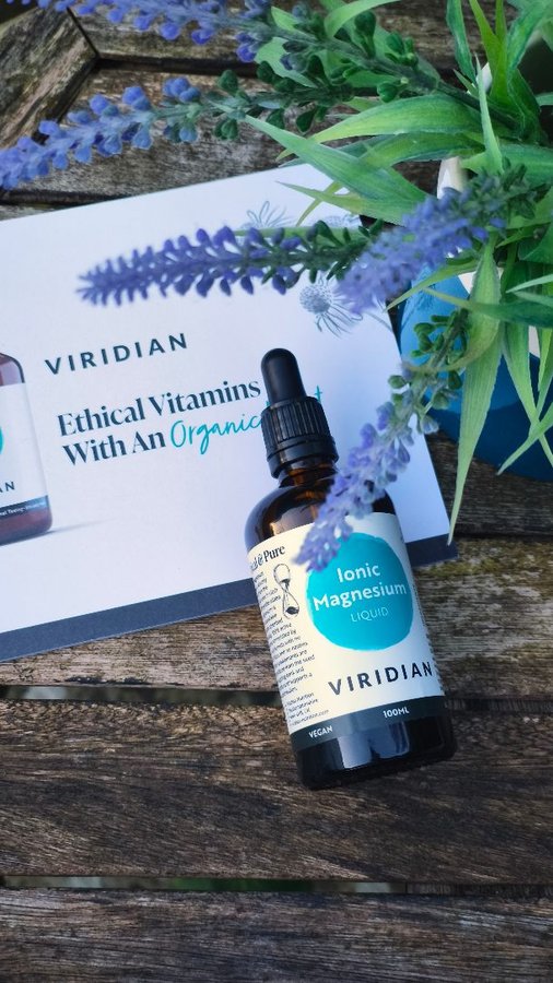 Instagram post by @thetwmummy for Viridian Nutrition. Caption reads: [...] Helper – reduce tiredness with....