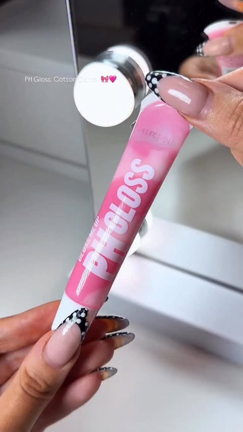 Instagram post by @itsheatherbell for Collection Cosmetics. Caption reads: soft and sweet 🍬🎀✨
from @collectioncosmetics_uk....