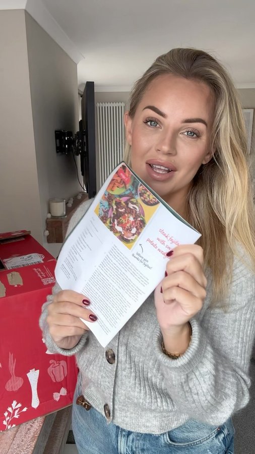 Instagram post by @lucyjessicacarter for Slimming World. Caption reads: ᵃᵈ If you like cooking whole food recipes from....