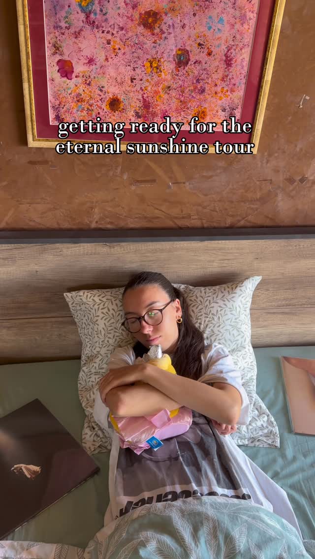 Instagram post by @arianastuffgrande for Emma. Caption reads: #publicité Nothing beats an @emmasleep_fr pillow....