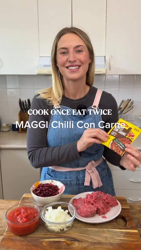 Instagram post by @wholesomefoodiemel for MAGGI Belgium. Caption reads: Cook once, eat twice — because busy weeknights....