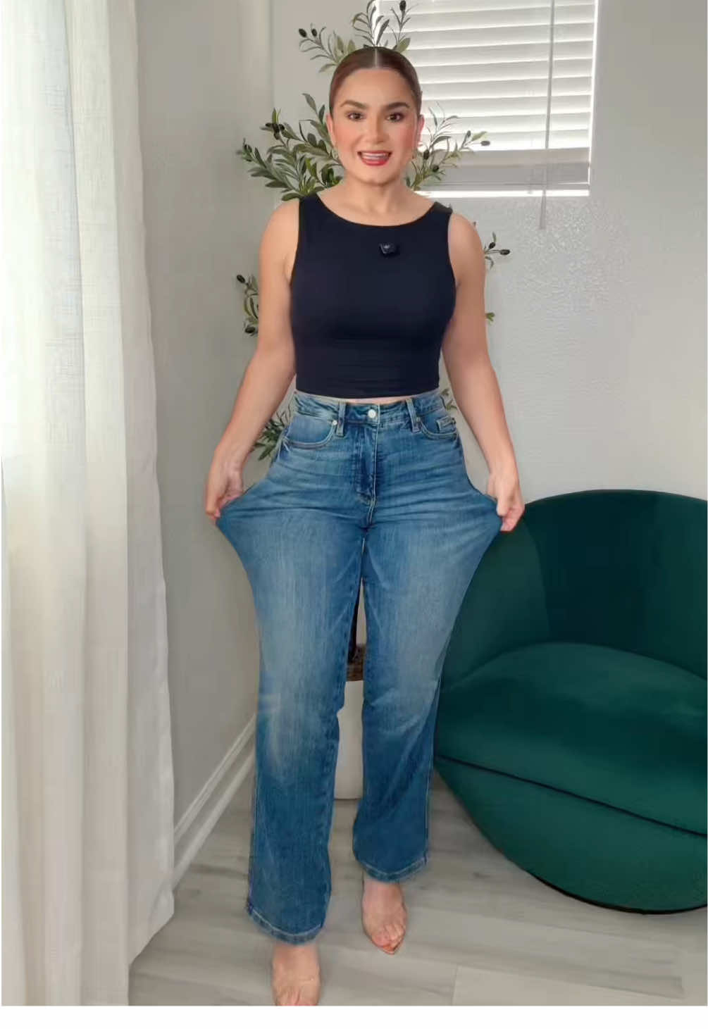 TikTok post by @aburgos02 for Glamour Modern Fashion. Caption reads: [...] #jeansoutfit #stretchyjeans @Glamour Modern....