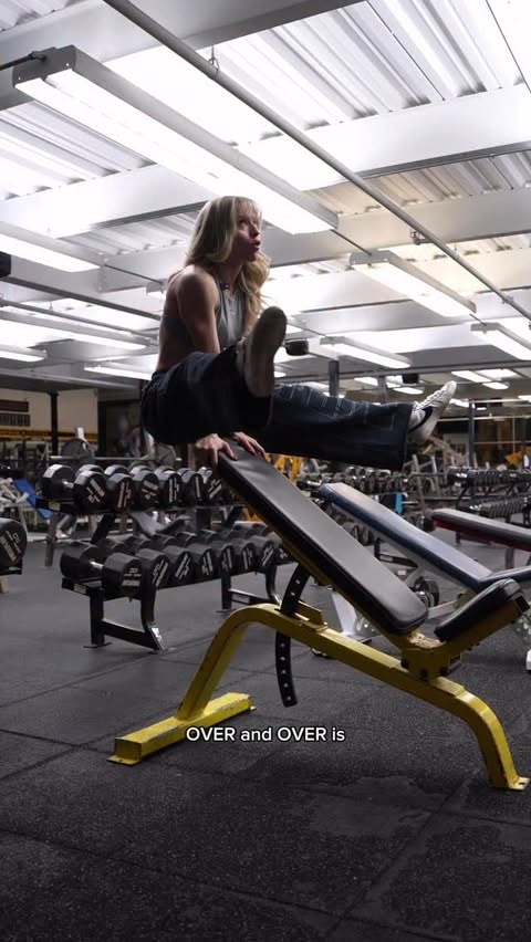 Instagram post by @nell.grabowski for DFYNE. Caption reads: happy to clear things up ☺️🧘🏼‍♀️🧠

those....