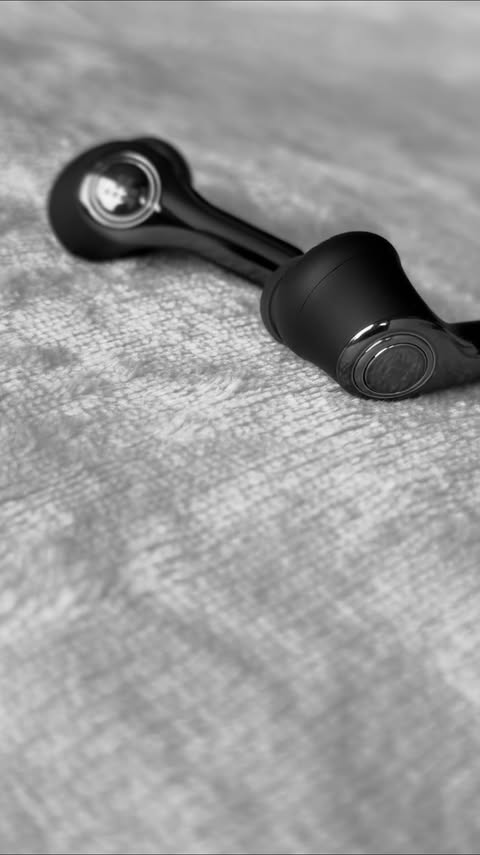 Instagram post by @parv_stylee for Tronsmart. Caption reads: Testing out the new @tronsmart Sounfii NC 2....