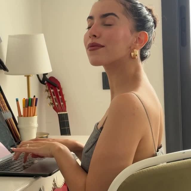 Instagram post by @milfaya__ for Oral-B. Caption reads: A hyper active girly 🙋🏻‍♀️and her electric....