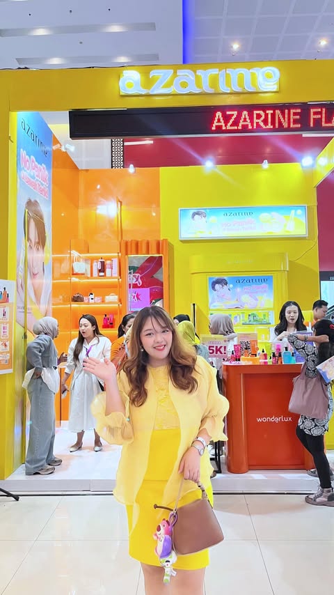 Instagram post by @anitaa_bee for AZARINE. Caption reads: [...] & SHARE ] Tentunya hanya di boothnya Azarine....