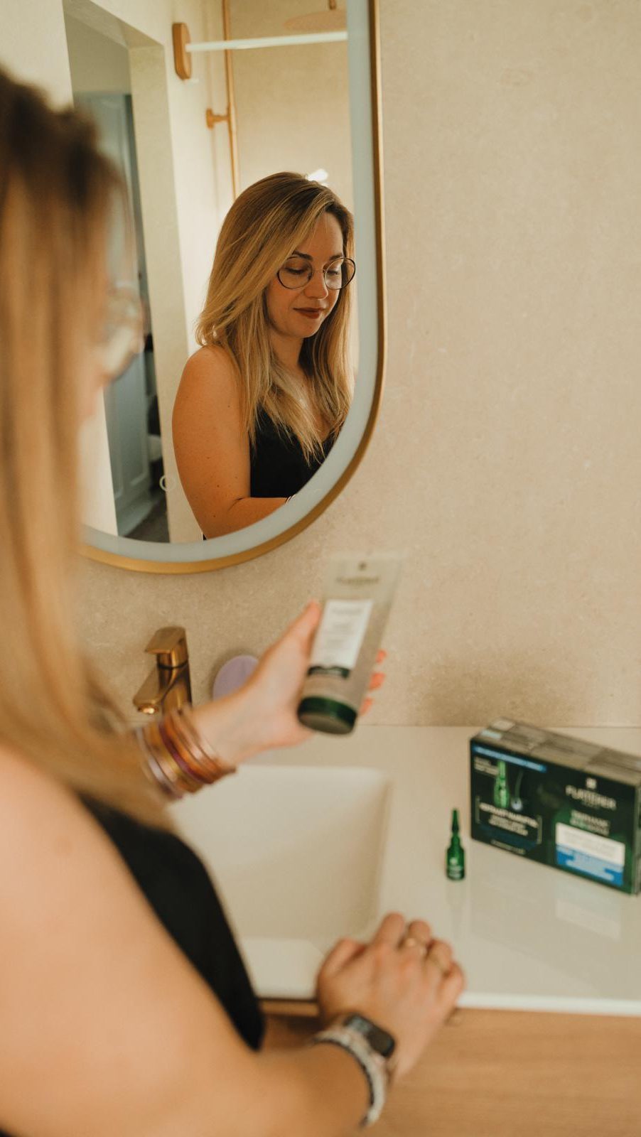 Instagram post by @madamefloutch for René Furterer. Caption reads: S’il y a bien une chose que je surveille de près,....