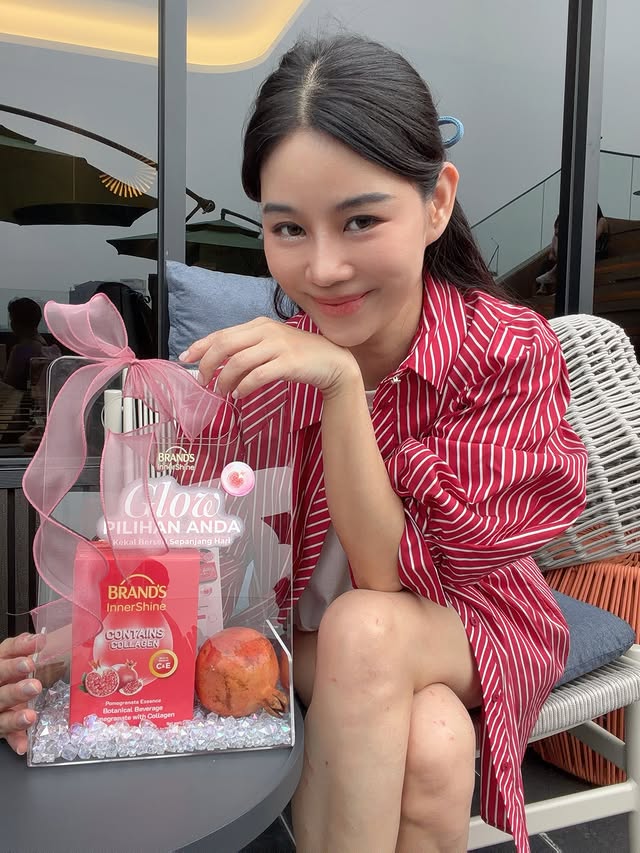 Instagram post by @inesimma31 for Watsons Malaysia. Caption reads: Something pretty just arrived… 💗 And I think my....