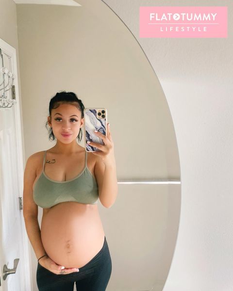 Instagram post by @_kaylinaeileen for FLATTUMMYTEA. Caption reads: #ad nothing stands in my way of hitting my goals....