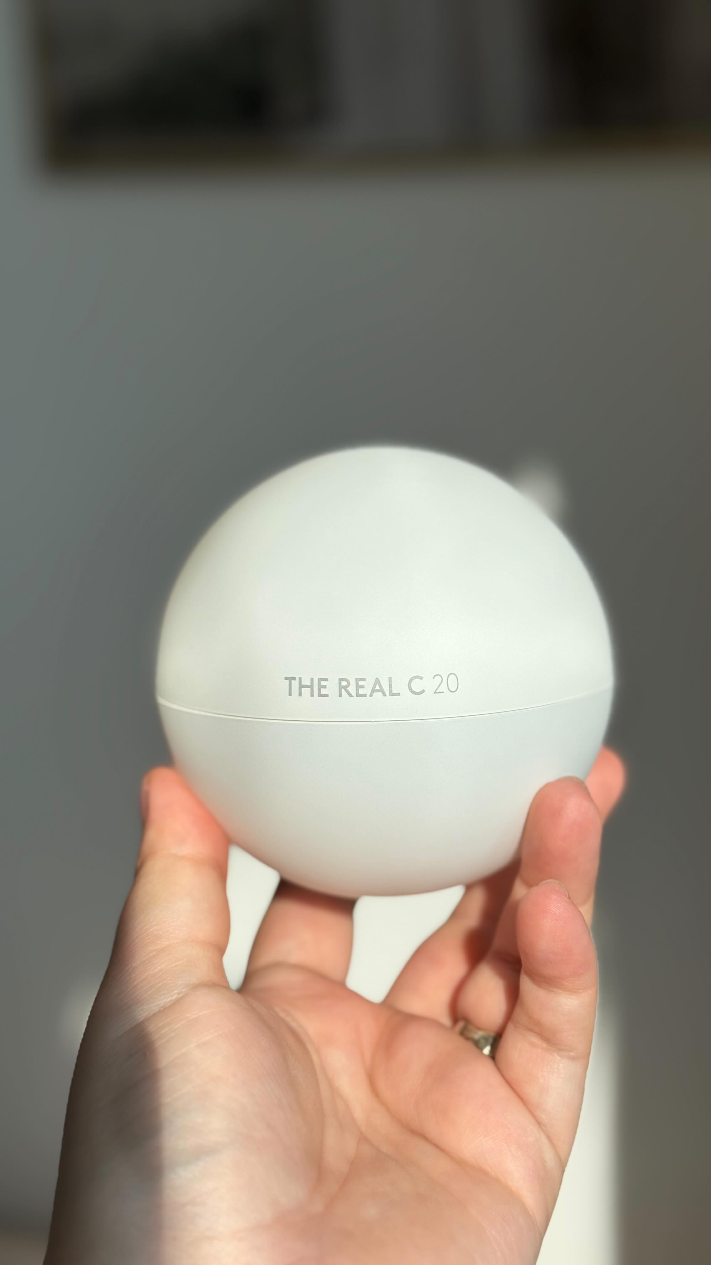 Instagram post by @ruxandra.nastase for Cocunat. Caption reads: 🎯 Folosesc The Real C de la Cocunat – pentru că....