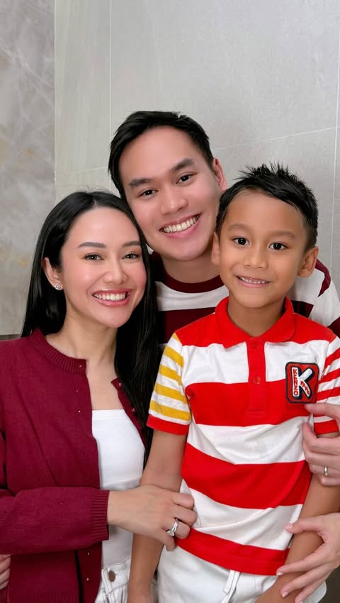 Instagram post by @merdioctav for Pepsodent. Caption reads: [...] gotta check with mom first 🤭....