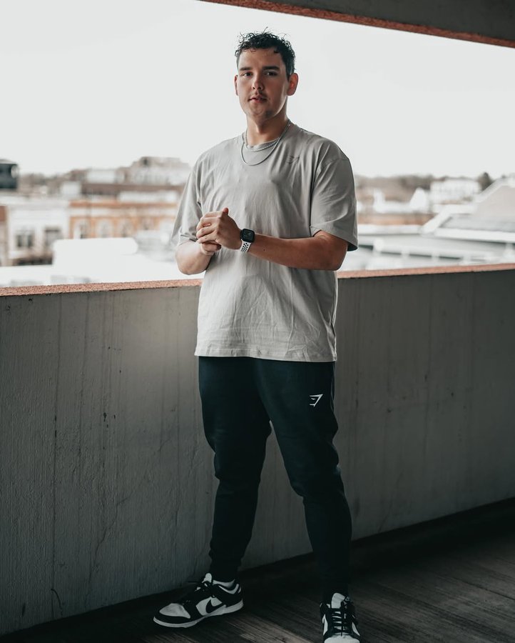 Instagram post by @brodfit_21 for FIt Butters. Caption reads: It’s all about that little oasis you find in your....