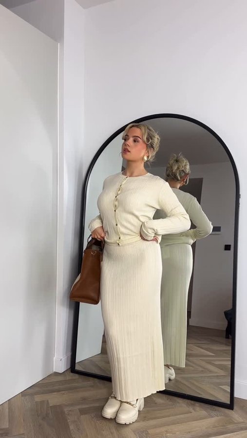 Instagram post by @bethg_smith for In The Style. Caption reads: It’s LOVE DAY! Get 35% off inthestyle with code....