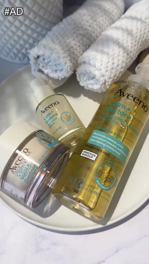 Instagram post by @cat_____lady for Aveeno. Caption reads: [...] Oat Gel Moisturizer 💬 Say “hi” to Aveeno....