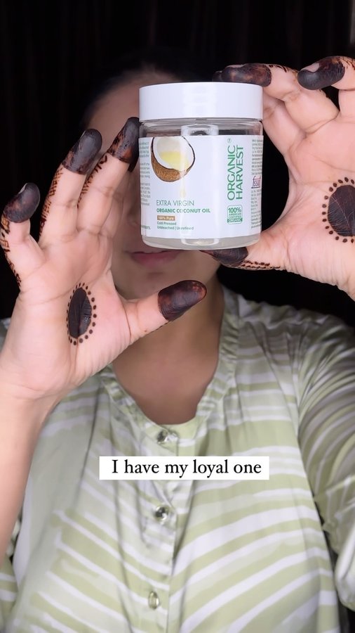 Instagram post by @muskaanxmakeup___ for Organic Harvest. Caption reads: Finding loyalty is hard, but my coconut oil always....