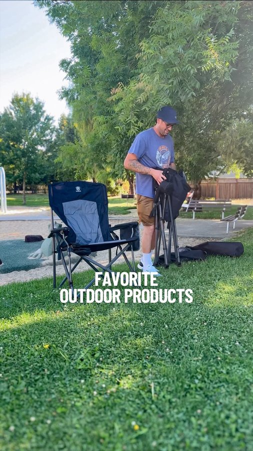 Instagram post by @julia_penfield for EVER ADVANCED. Caption reads: [...] these oversized lounge chairs from....