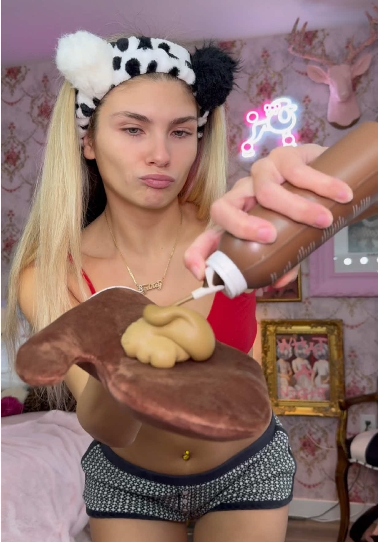 TikTok post by @thesydneybelle for Peta Jane Beauty. Caption reads: the ULTIMATE hot girl tanning routine with @Peta....